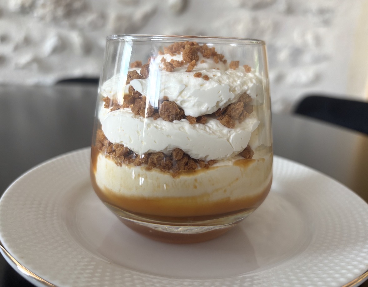 Verrine au caramel beurre salé et éclats de spéculoos
