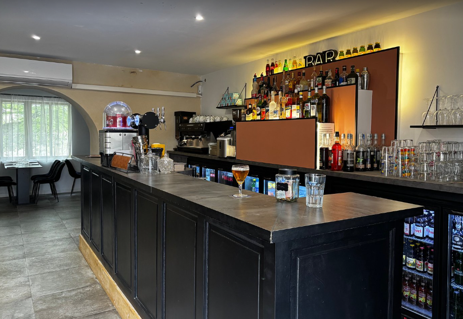 Le bar d'O'PAGNOL, restaurant chaleureux tenu par Tom Le Gouellec